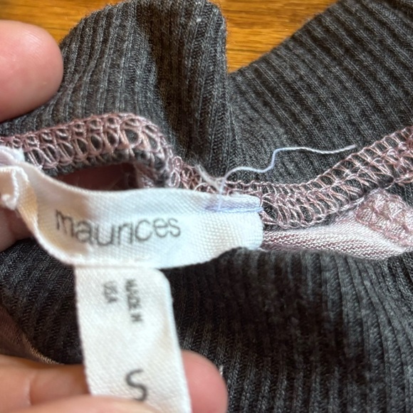 •5 for 20• Maurice’s Top With Net Sleeves Womens Size Small - Picture 3 of 3